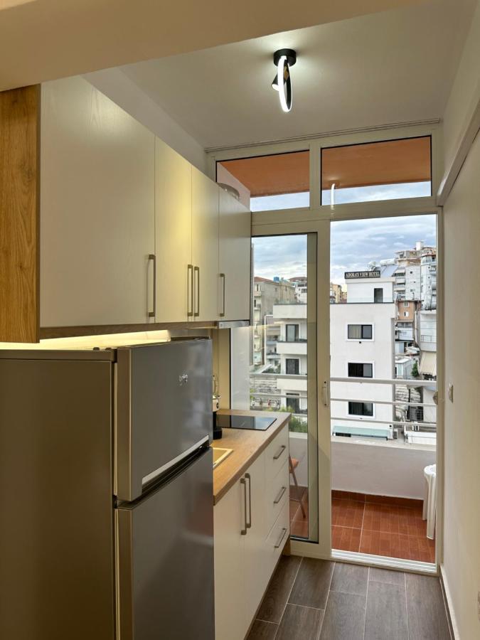 K&T Boulevard Studio Saranda Bagian luar foto