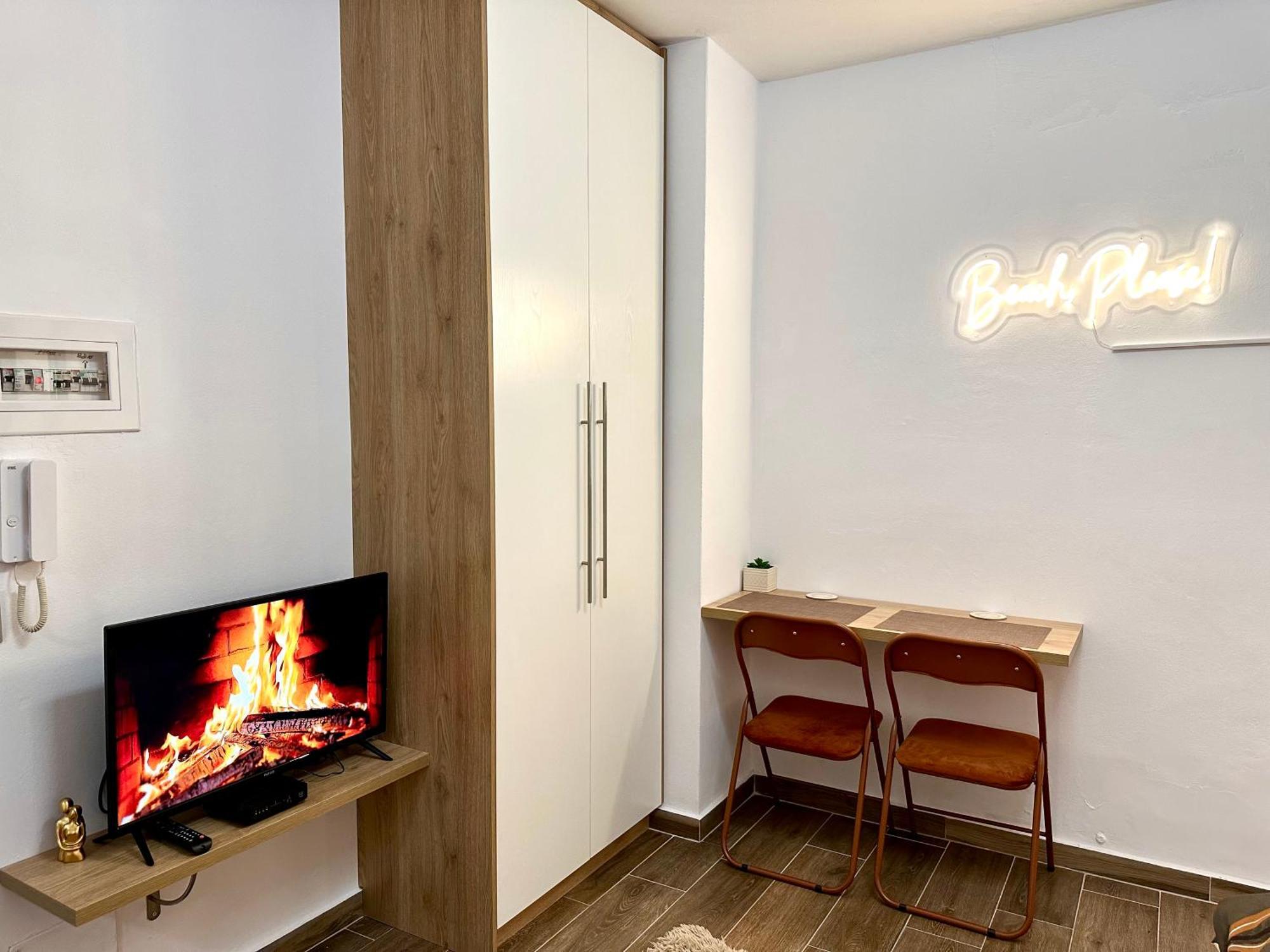 K&T Boulevard Studio Saranda Bagian luar foto