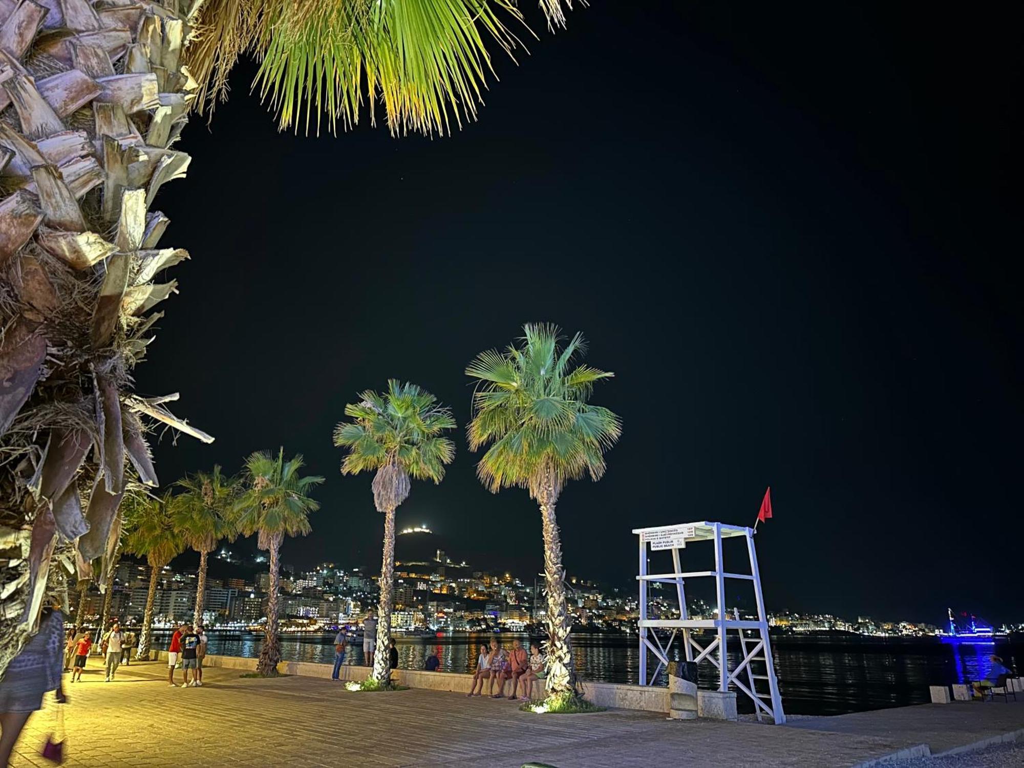 K&T Boulevard Studio Saranda Bagian luar foto